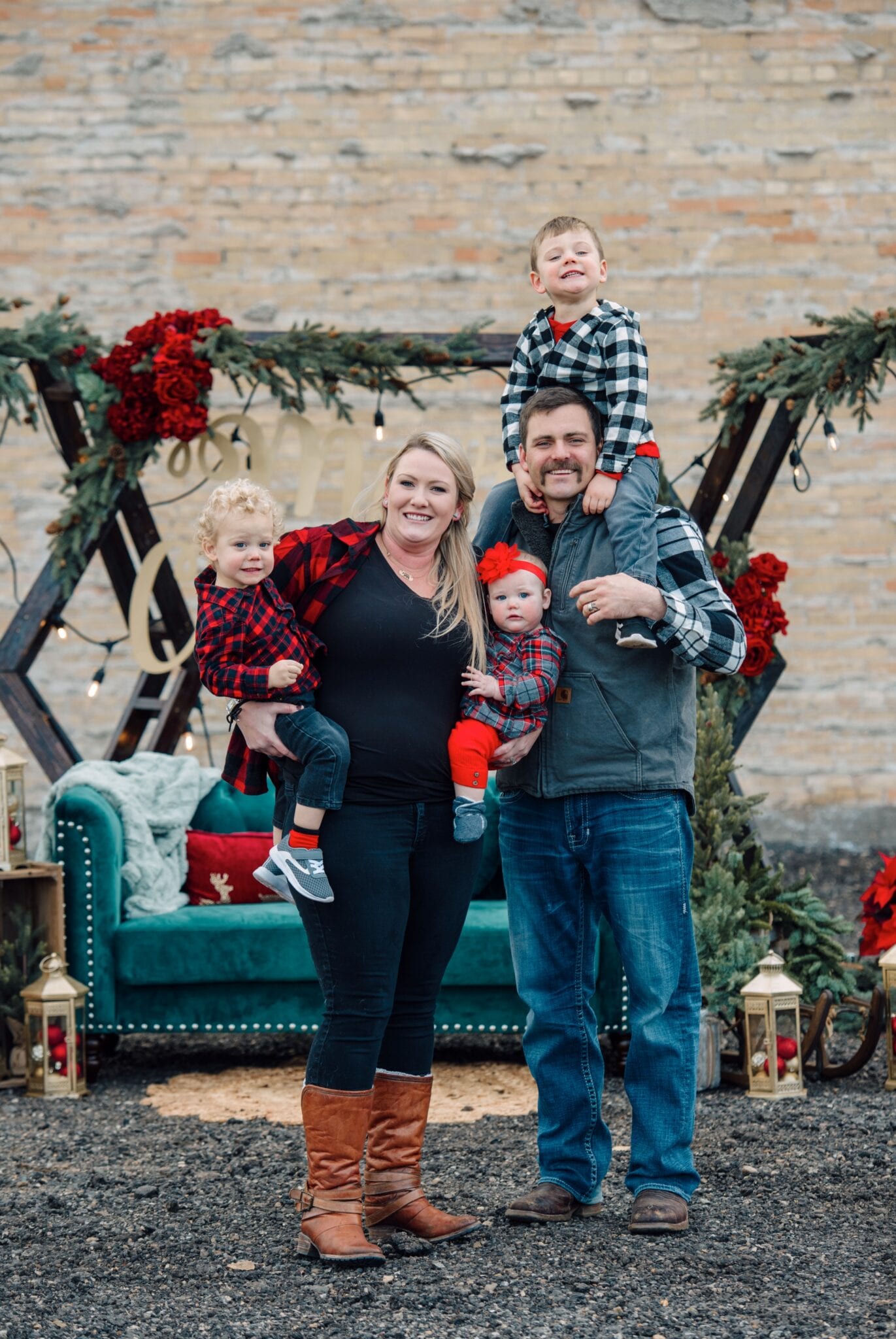 North Dakota Family Photographer, Williston Photographer, Williston Mini Sessions, Williston Family Photographer, Williston Christmas, North Dakota Christmas, Holiday Mini Session, Minot Family Photographer, Watford City Family Photographer, Williston North Dakota Family Photos, Williston North Dakota Family Pictures, Williston Child Photographer, Williston North Dakota Child Photographer, Christmas Mini Session Williston North Dakota, Rustic Christmas Photos, Family Photos North Dakota